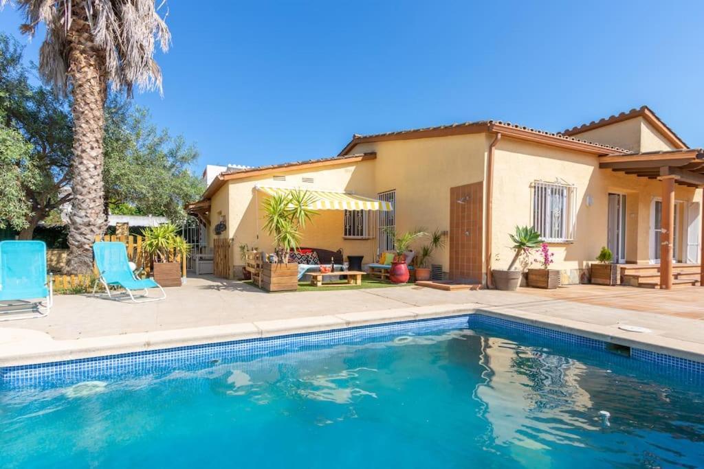 S46-Casa De Vacaciones Climatizada Con Piscina, En El Centro Junto Al Mar, Barbacoa Y Wiifi 엠푸리아브라바 외부 사진