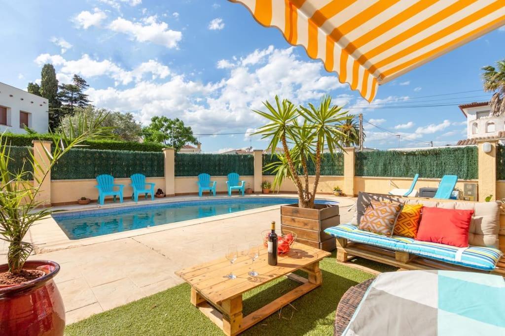 S46-Casa De Vacaciones Climatizada Con Piscina, En El Centro Junto Al Mar, Barbacoa Y Wiifi 엠푸리아브라바 외부 사진