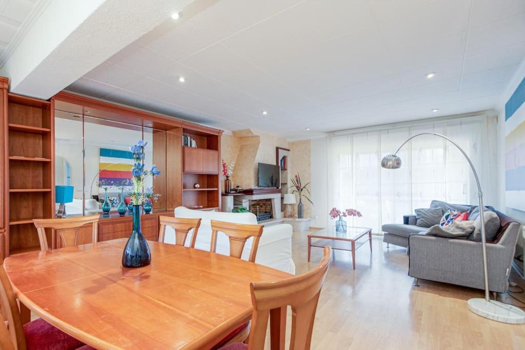 S46-Casa De Vacaciones Climatizada Con Piscina, En El Centro Junto Al Mar, Barbacoa Y Wiifi 엠푸리아브라바 외부 사진