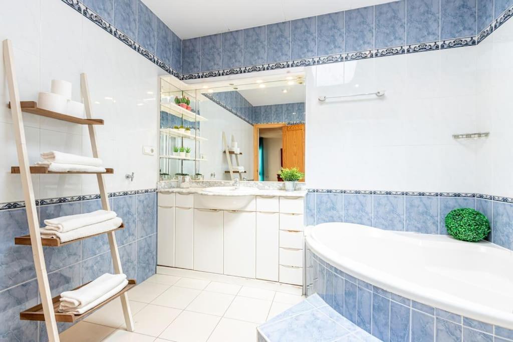 S46-Casa De Vacaciones Climatizada Con Piscina, En El Centro Junto Al Mar, Barbacoa Y Wiifi 엠푸리아브라바 외부 사진