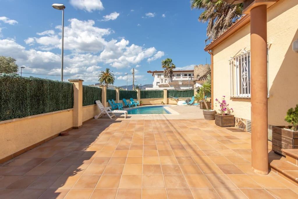 S46-Casa De Vacaciones Climatizada Con Piscina, En El Centro Junto Al Mar, Barbacoa Y Wiifi 엠푸리아브라바 외부 사진