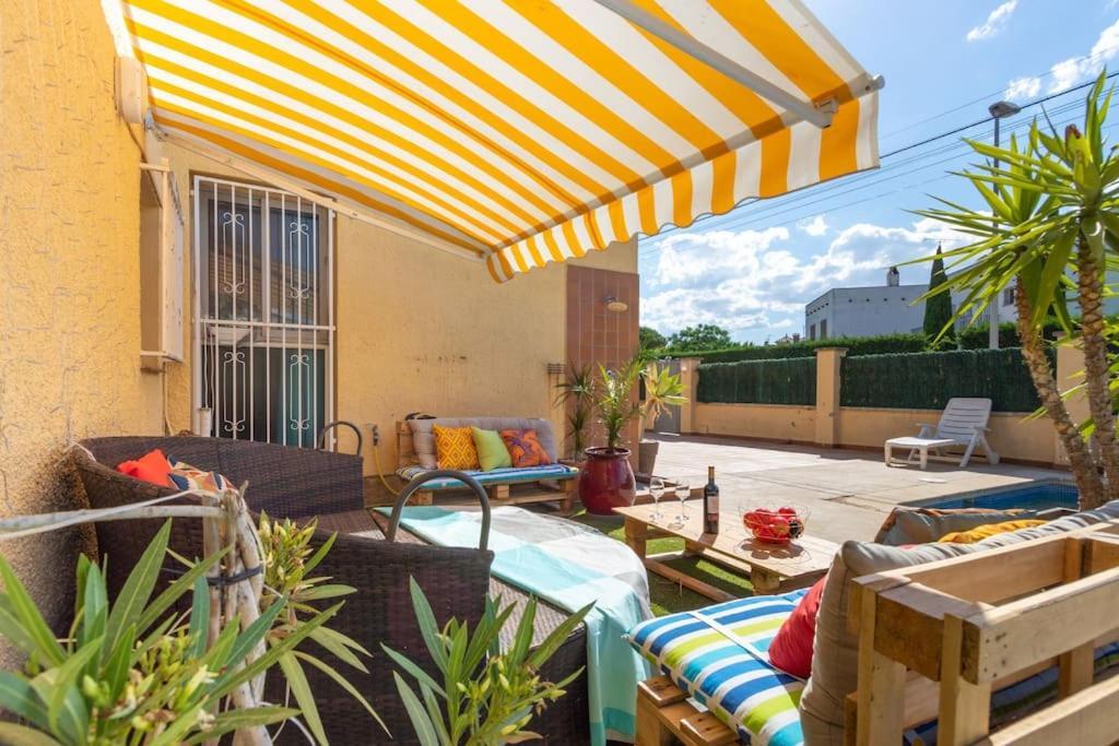 S46-Casa De Vacaciones Climatizada Con Piscina, En El Centro Junto Al Mar, Barbacoa Y Wiifi 엠푸리아브라바 외부 사진