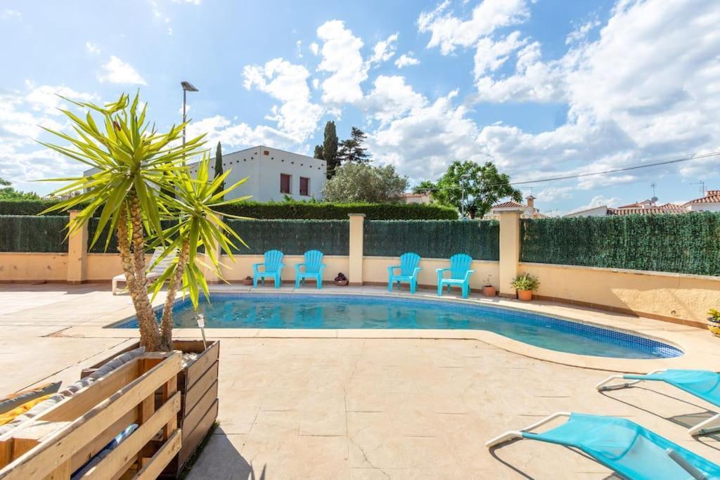 S46-Casa De Vacaciones Climatizada Con Piscina, En El Centro Junto Al Mar, Barbacoa Y Wiifi 엠푸리아브라바 외부 사진
